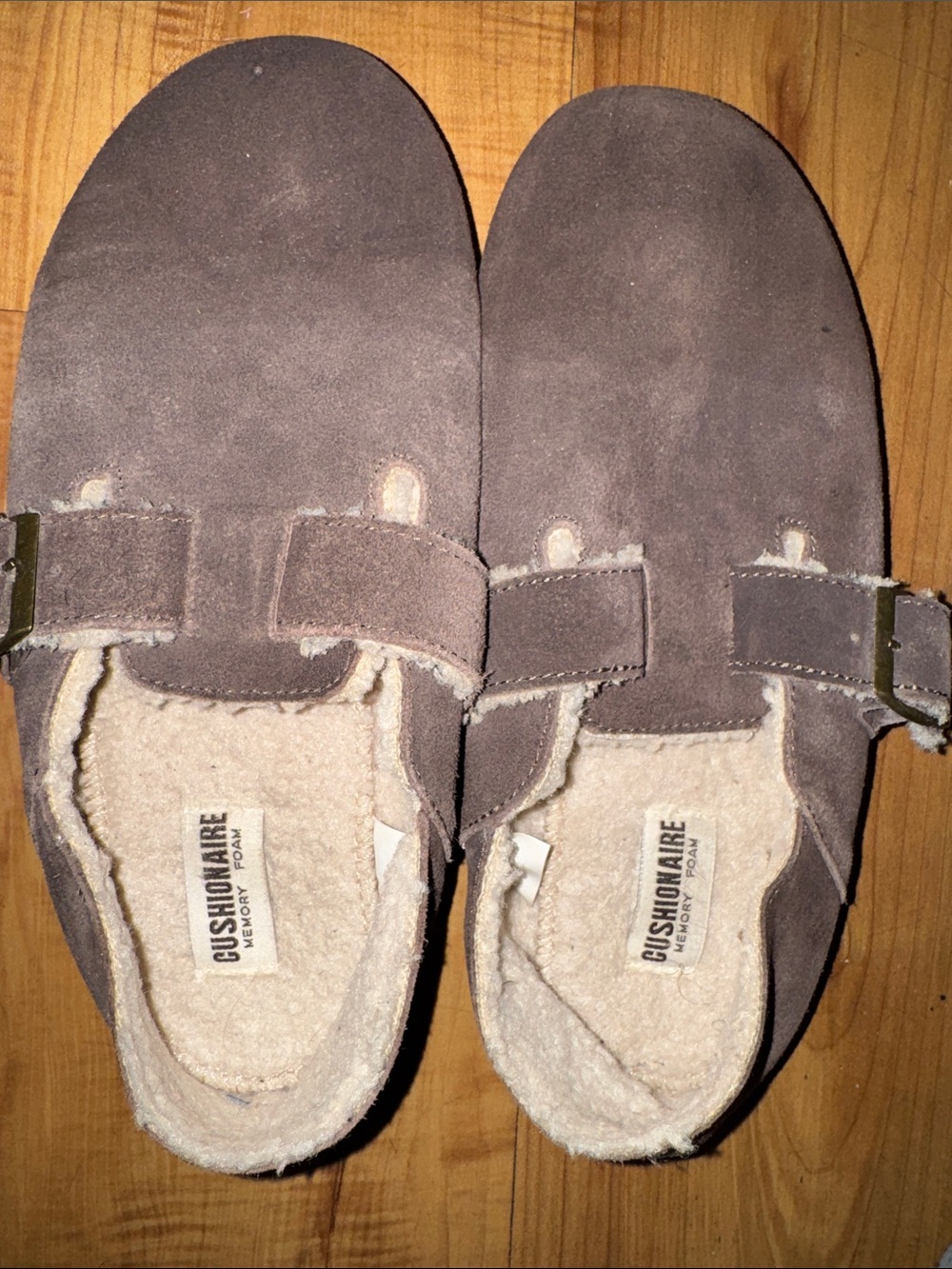 Cushionaire Women's Cozy Brown Suede Slip-On Slippers(12)